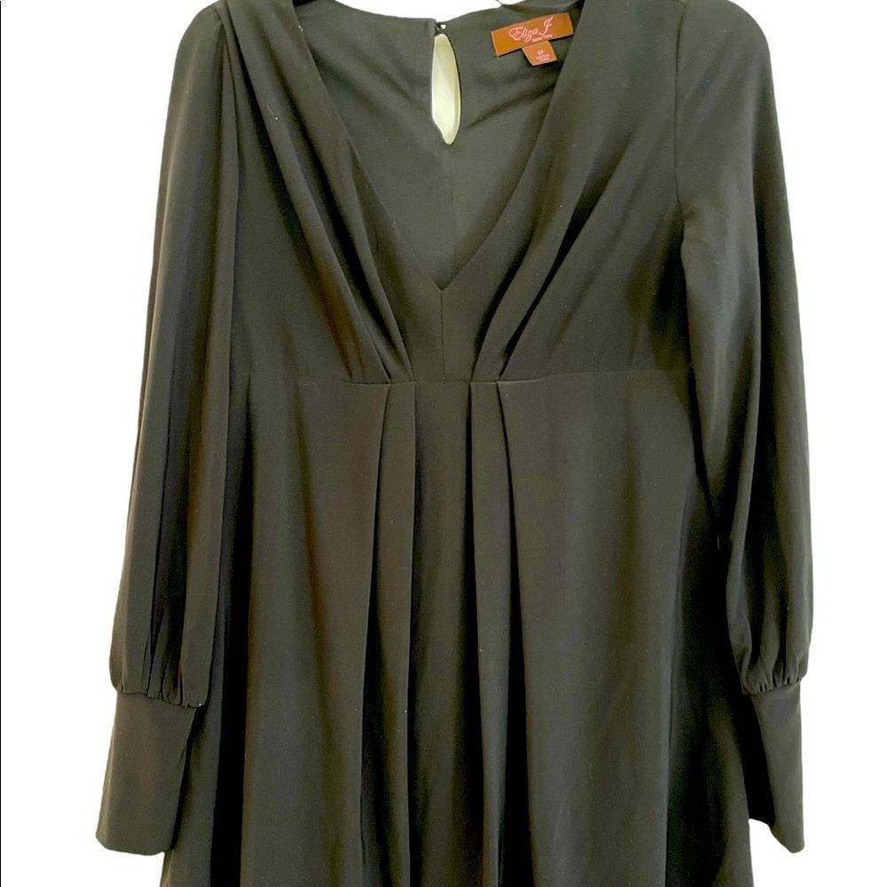 🔥Eliza J New York, little black dress, size 6p, long sleeve, pleated front